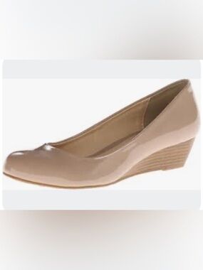 CL By Laundry  Wedge Heels in Taupe Patent Leather SZ 9
